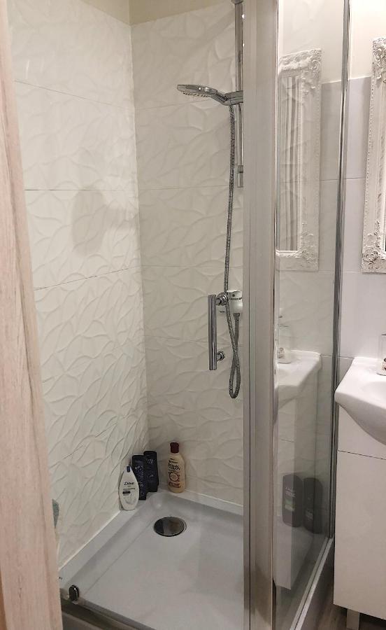 Kawalerka - Jelenia Gora, Dziel. Zabobrze Apartment Екстериор снимка